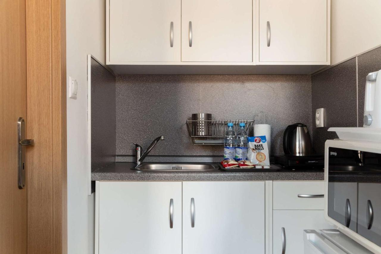 Jonas Apartments - Great Location Near Bratislava City Center Buitenkant foto