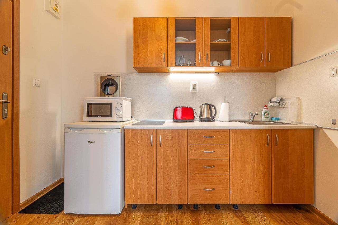 Jonas Apartments - Great Location Near Bratislava City Center Buitenkant foto