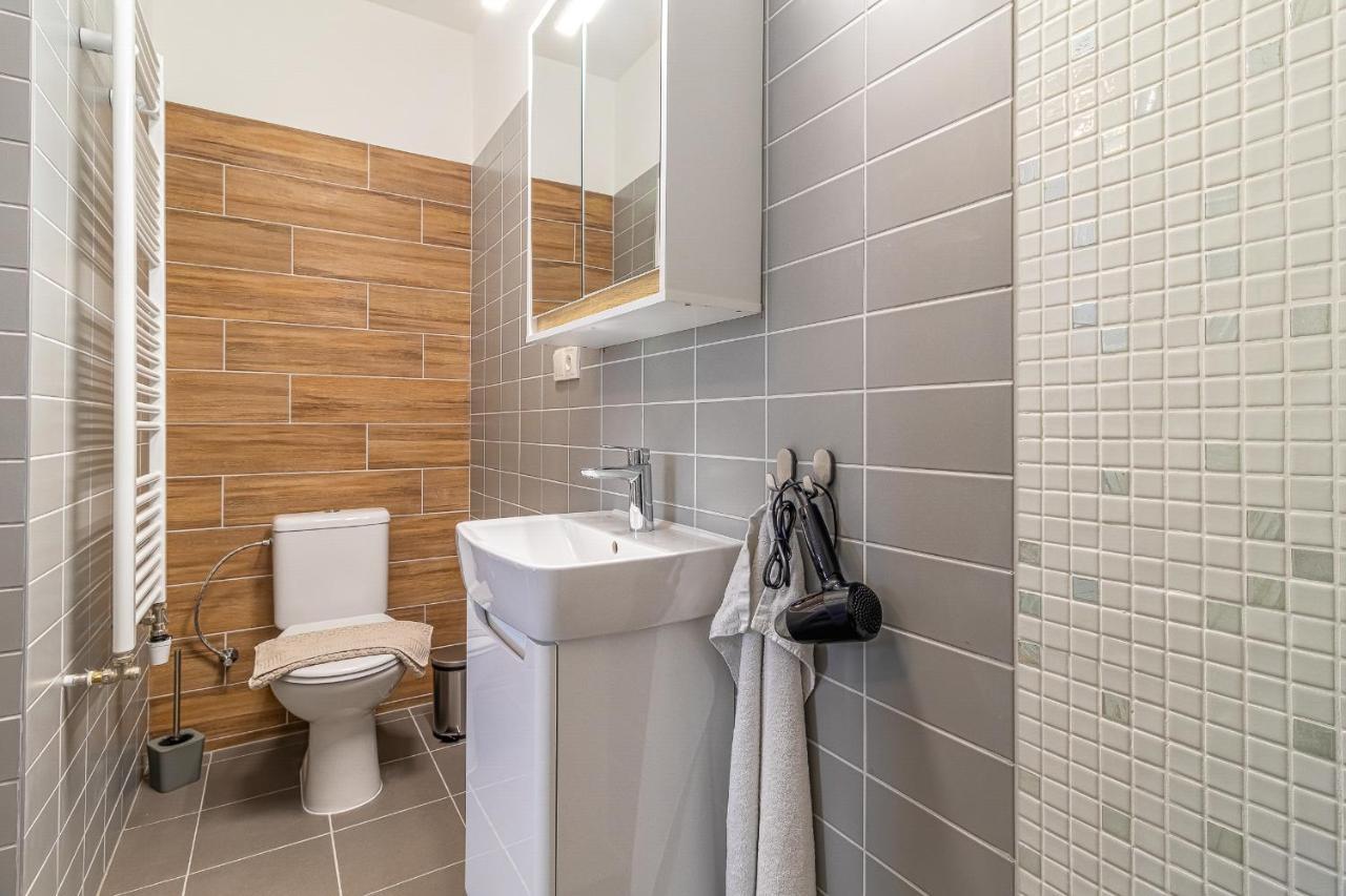 Jonas Apartments - Great Location Near Bratislava City Center Buitenkant foto